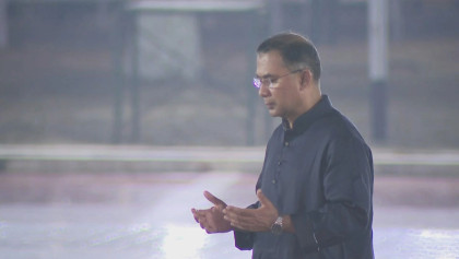 PM offers first-time doa for language heroes at Shaheed Minar