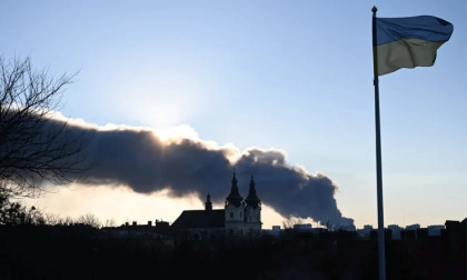 Ukraine explosions kill policewoman, wound 15