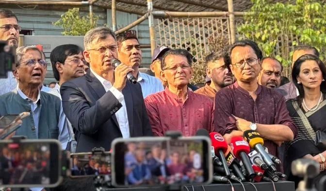 Salahuddin promises tough action over attacks on Prothom Alo, Daily Star
