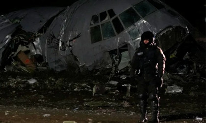 Bolivia plane crash sparks chaos as cash scatters on street