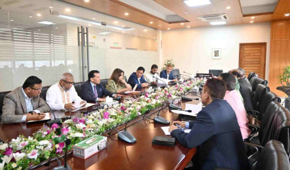 Ministers hold emergency meeting on Middle East situation