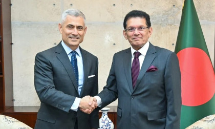 Khalilur calls for diplomatic solutions to gulf crisis in meeting with US envoy