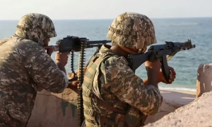 Iran Guards await US Navy presence in key oil choke point