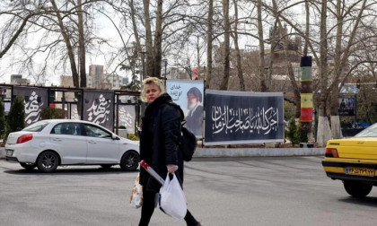 Tehran clings to normal life despite strikes