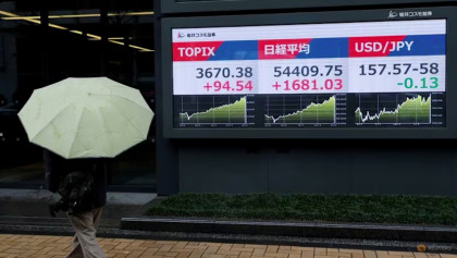 Oil prices climb as regional tensions overshadow emergency reserves