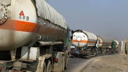 Attack on oil tankers off Iraq leaves one dead