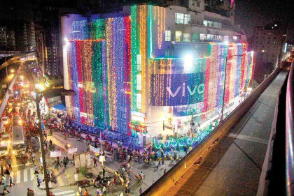 Govt urges malls, businesses to cut electricity use