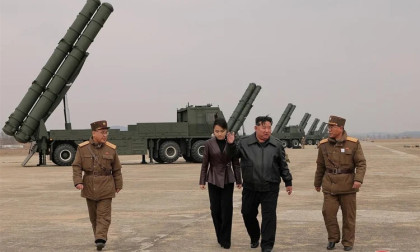 Pyongyang tests nuclear-capable rocket launchers