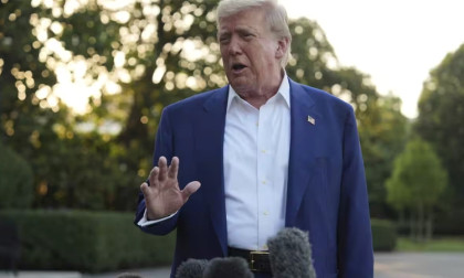 Trump warns Iran over key oil island