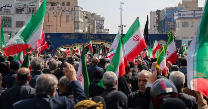 Iran urges youths as Saudi closes Bahrain bridge
