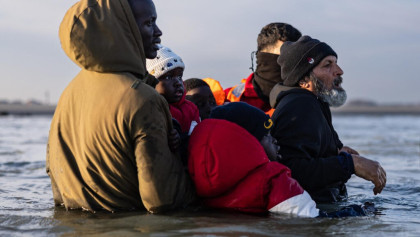 London, Paris enter into deal to reduce migrant crossings