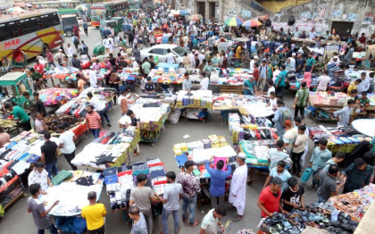 DNCC to rehabilitate street vendors from footpaths to six temporary markets

 