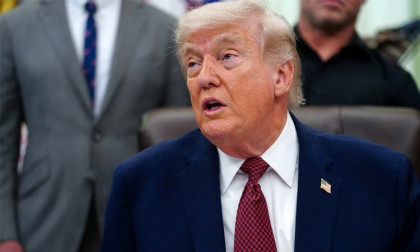 Trump faces democrats’ accusation over stock trade corruption 