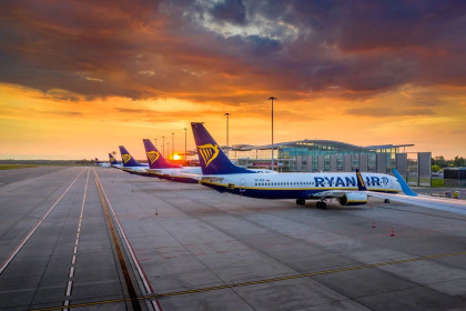 Ryanair profit rises but Middle East war clouds outlook