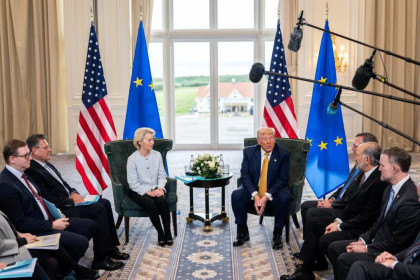 EU weighs new trade deal to end dispute as Trump pressures