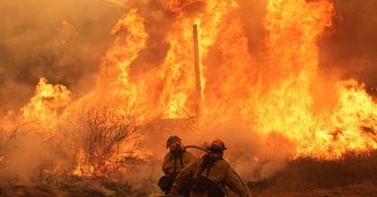 Wildfire spreads near Los Angeles, triggers mass evacuations