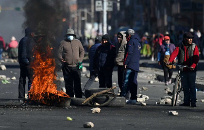 Protest violence spreads across La Paz, looting breaks out