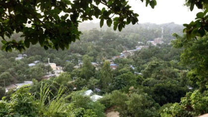 RAB, police camps attacked in Chattogram’s Jungle Salimpur