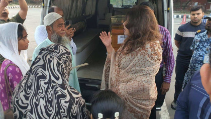 State Minister Shama Obaed receives body of Bangladeshi worker killed in Baghdad