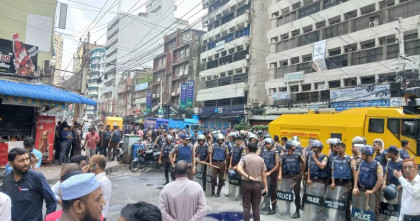 Leadership dispute triggers violent clashes outside Islami Bank tower in Dhaka