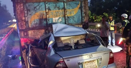 Car crashes on Faridpur highway, leaves 5 spot dead