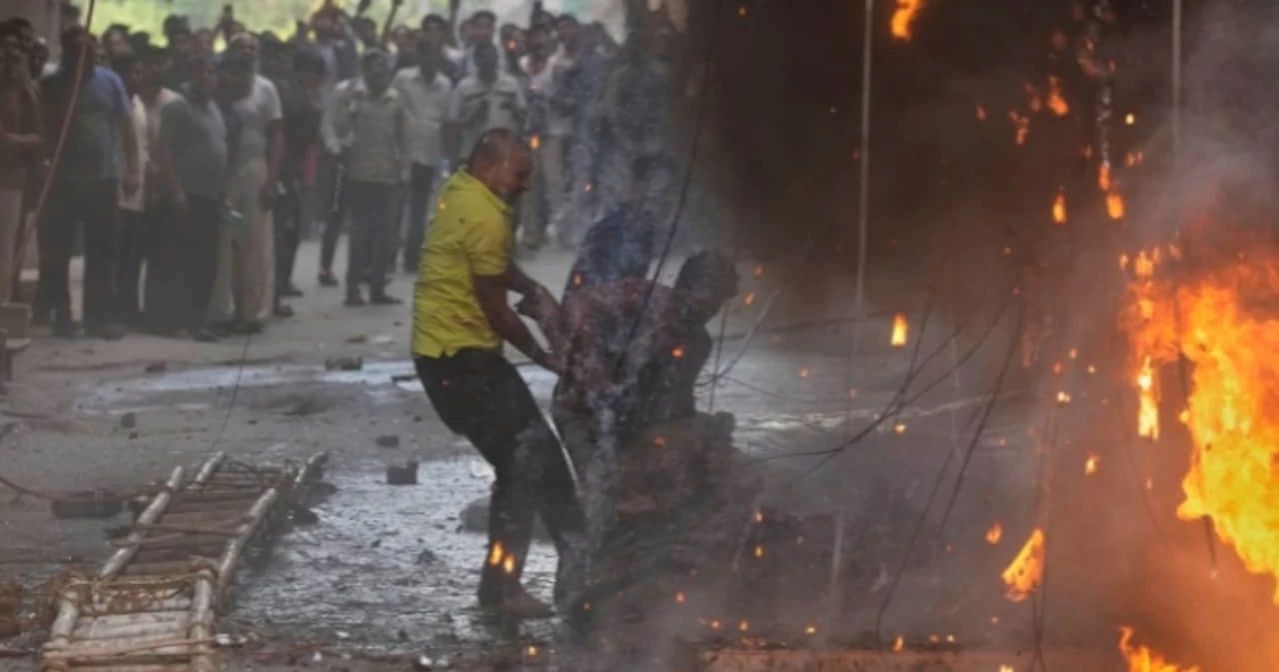 21 killed in New Delhi hotel fire, several foreigners among victims