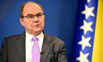 Bosnia peace process goes uncertain as US-Europe in disagreement