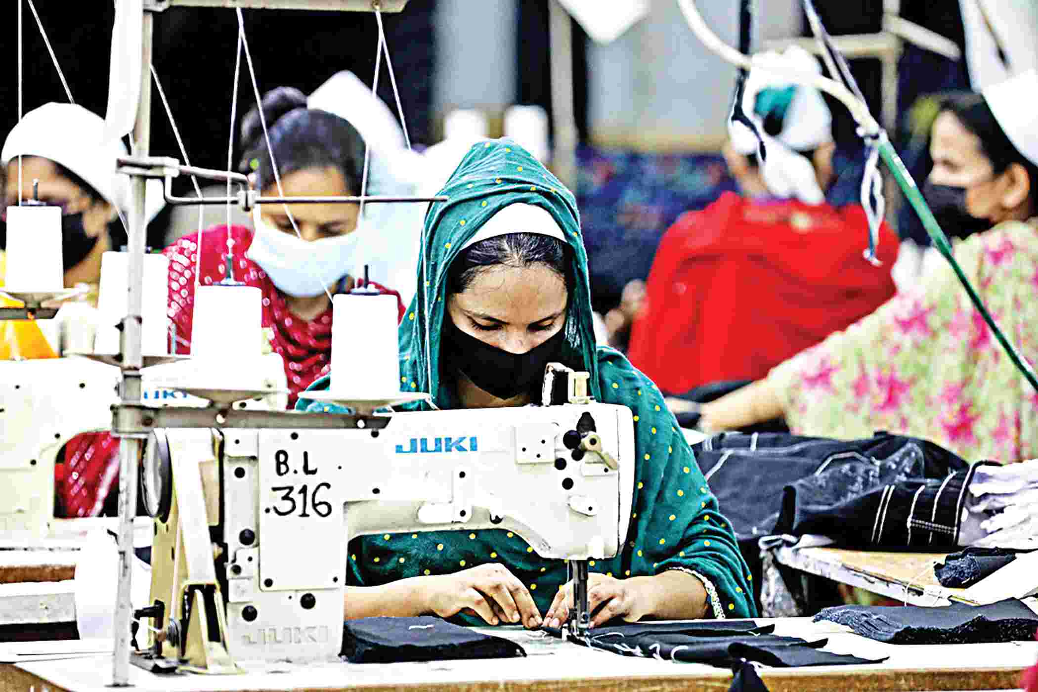 Non-traditional RMG export earnings drop to $5.68 billion