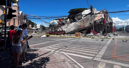 Philippines quake kills 19, triggers tsunami warning