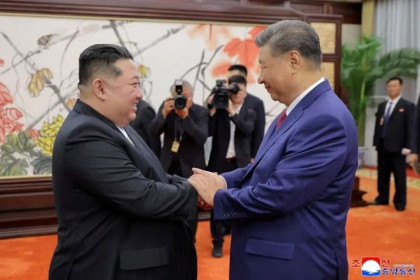 Xi arrives in North Korea amid nuclear tensions