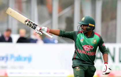Unbeaten Mosaddek 86 powers Bangladesh to 284 against Australia