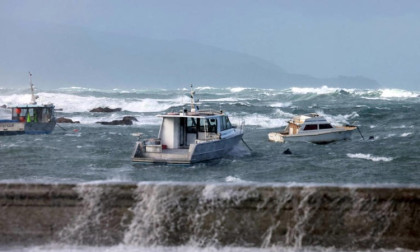 Severe coastal waves force hundreds to evacuate in Wellington