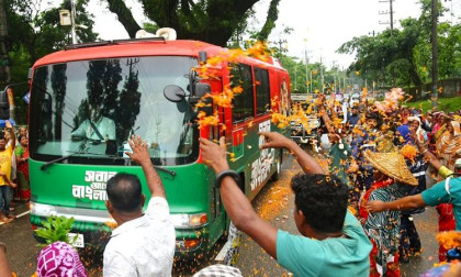 Sylhet tea workers welcome PM with flower petals