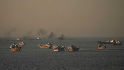 Oil falls after US-Iran deal reopens Strait of Hormuz