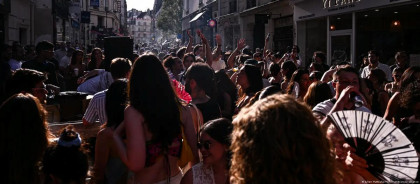 France issues red heat alert, bans alcohol at music festival