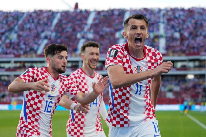 Croatia beat Panama to keep World Cup hopes alive