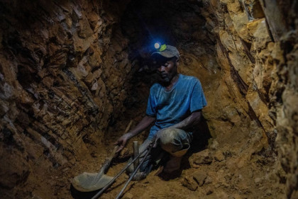 Ebola outbreak fails to halt gold mining in eastern DR Congo