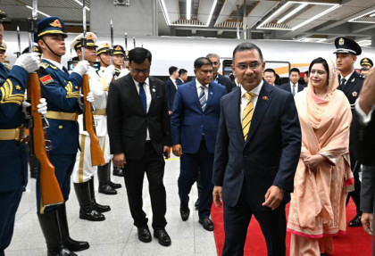 Red-carpet reception marks PM’s arrival in Beijing