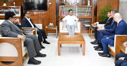 PM asks Banglalink to ensure wider access, affordablity of  smartphones