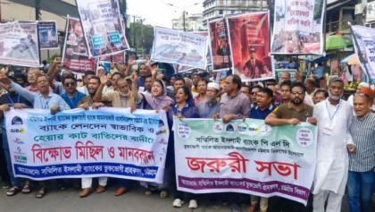 Islami bank customers demand full deposits, profits at Ctg protest