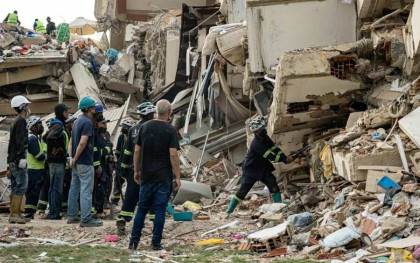 Rescue window narrows in Venezuela, death toll nears 1,500