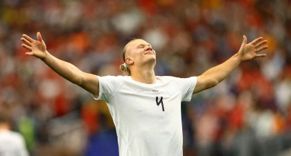 Haaland's late show takes Norway's World Cup dream ahead