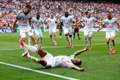 Belgium stun Senegal with late comeback, reach next round