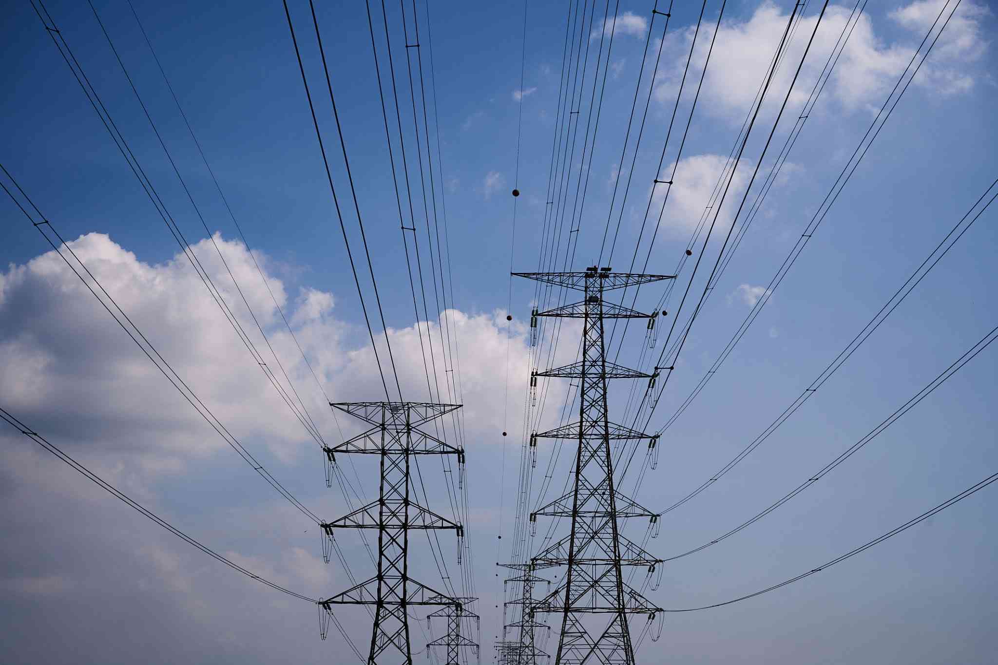 Heatwaves and data centres are straining US power grid