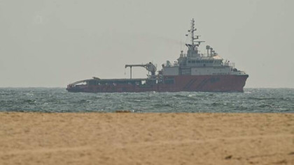 Oil prices to jump as Iran closes vital shipping route