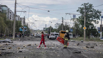 Four dead after Russian air assault hits Ukraine