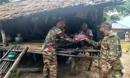 Army continues to help families in flood-hit areas of Chattogram