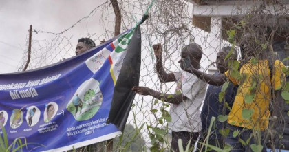 Unpaid health workers protest in DR Congo