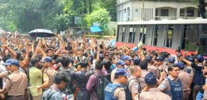 HSC protesters rally near PM’s programme venue at DU