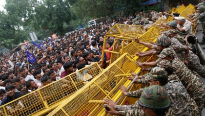 Thousands of 'Cockroach' activists clash with police in India